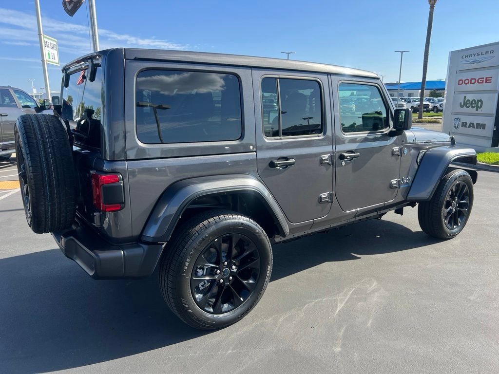 Used 2025 Jeep Wrangler Unlimited Sahara w/ Safety Group AWD/4WD image 10