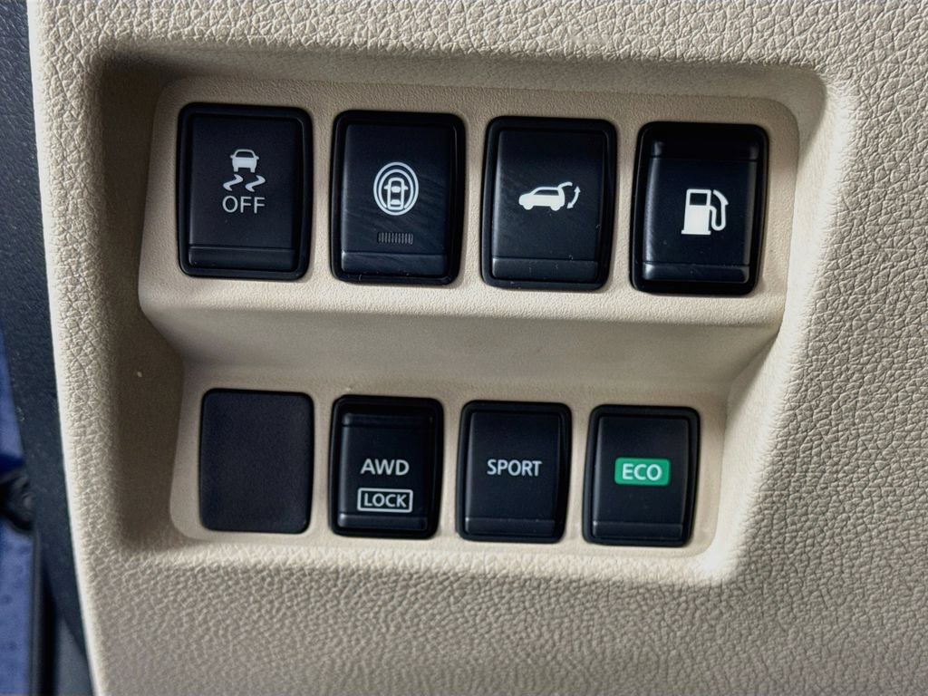 Used 2020 Nissan Rogue SV AWD/4WD image 16