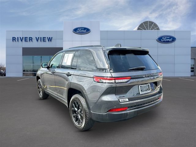 Used 2024 Jeep Grand Cherokee Altitude AWD/4WD image 4