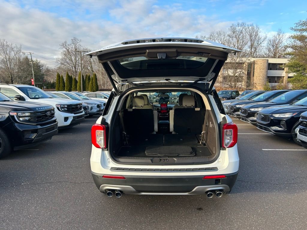 Certified 2022 Ford Explorer Platinum w/ Equipment Group 601A image 9