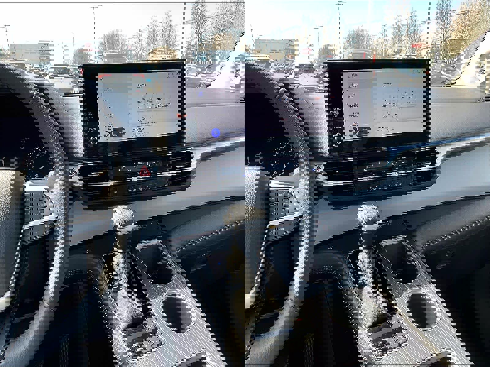 Used 2025 Toyota Sienna XLE w/ XLE Plus Package image 19