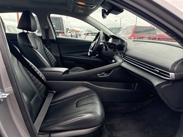 Used 2024 Hyundai Elantra Limited image 12