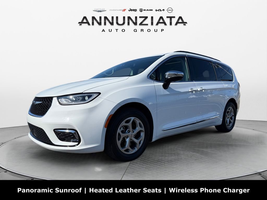 Certified 2023 Chrysler Pacifica Limited image 1
