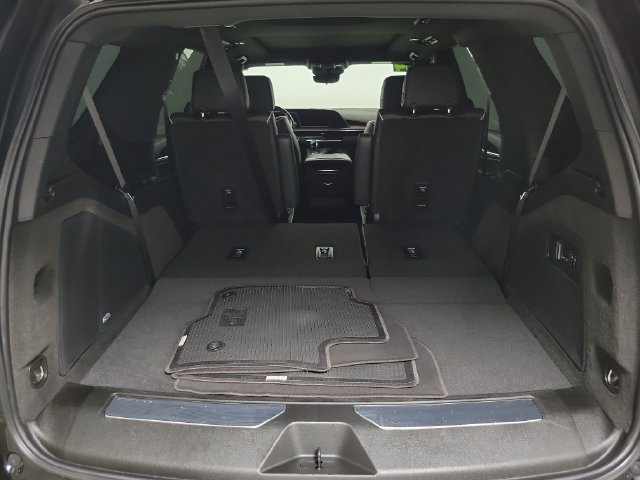 Used 2024 Cadillac Escalade Premium Luxury AWD/4WD image 7