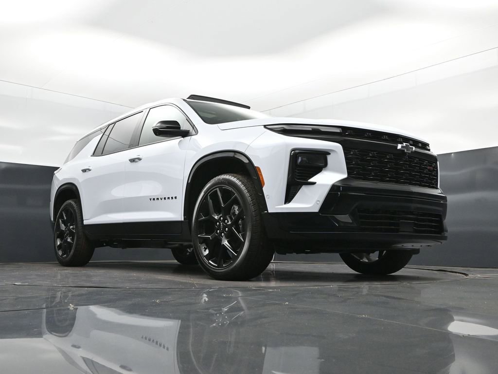 New 2026 Chevrolet Traverse RS w/ LPO, Floor Liner Package FWD image 44