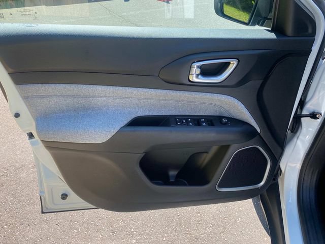 Used 2023 Jeep Compass Latitude AWD/4WD image 12
