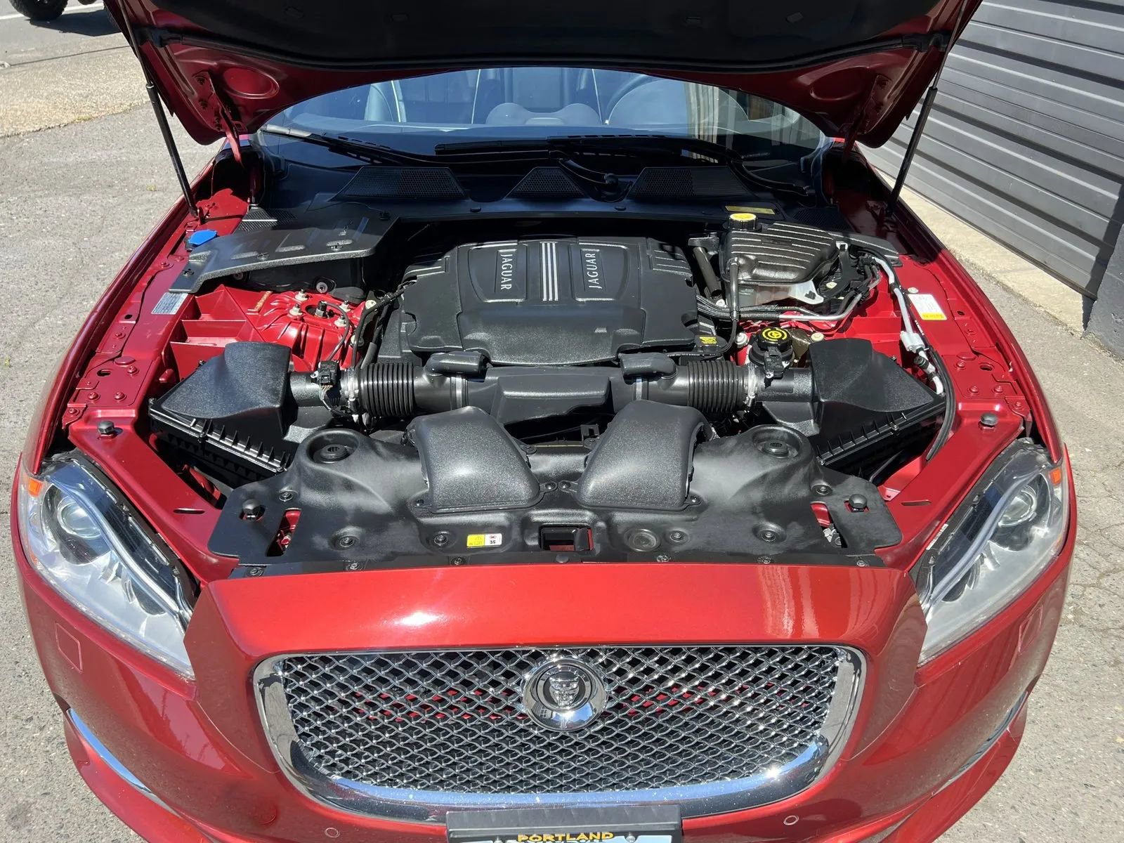 Used 2011 Jaguar XJ image 10