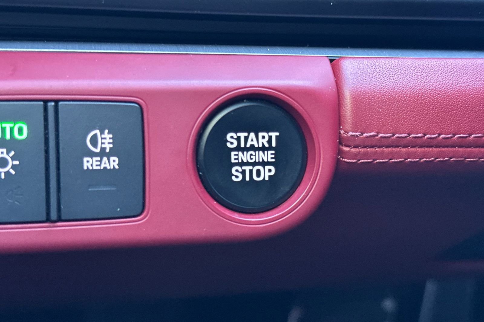 Used 2024 Porsche Panamera image 28