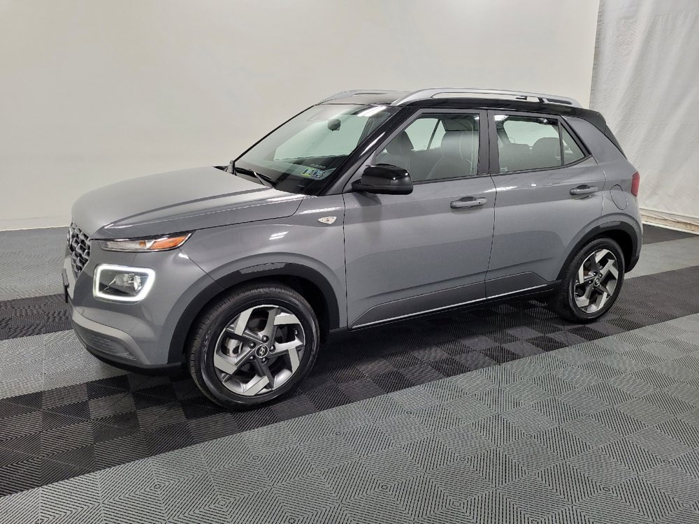 Used 2022 Hyundai Venue Limited image 2