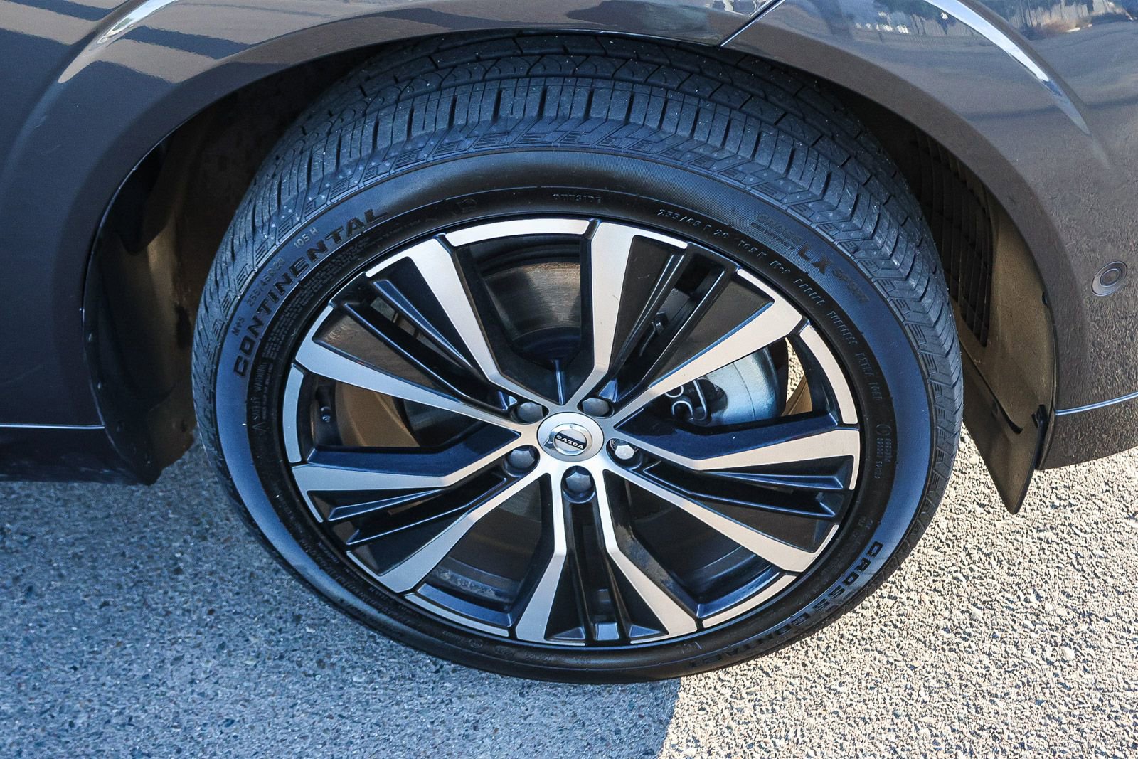 Used 2023 Volvo XC60 T8 Ultimate w/ Climate Package image 15