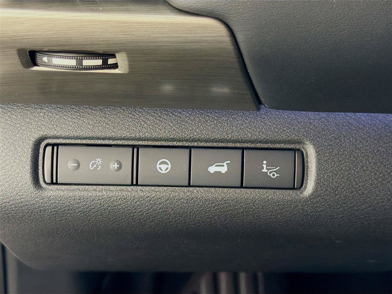 Used 2025 Nissan Pathfinder Platinum AWD/4WD image 17