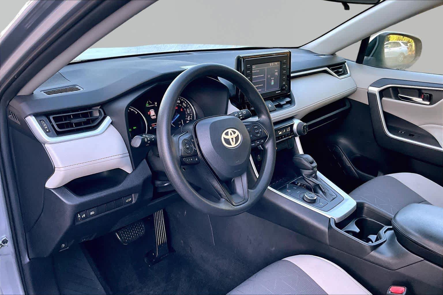 Used 2021 Toyota RAV4 XLE w/ Convenience Package AWD/4WD image 18