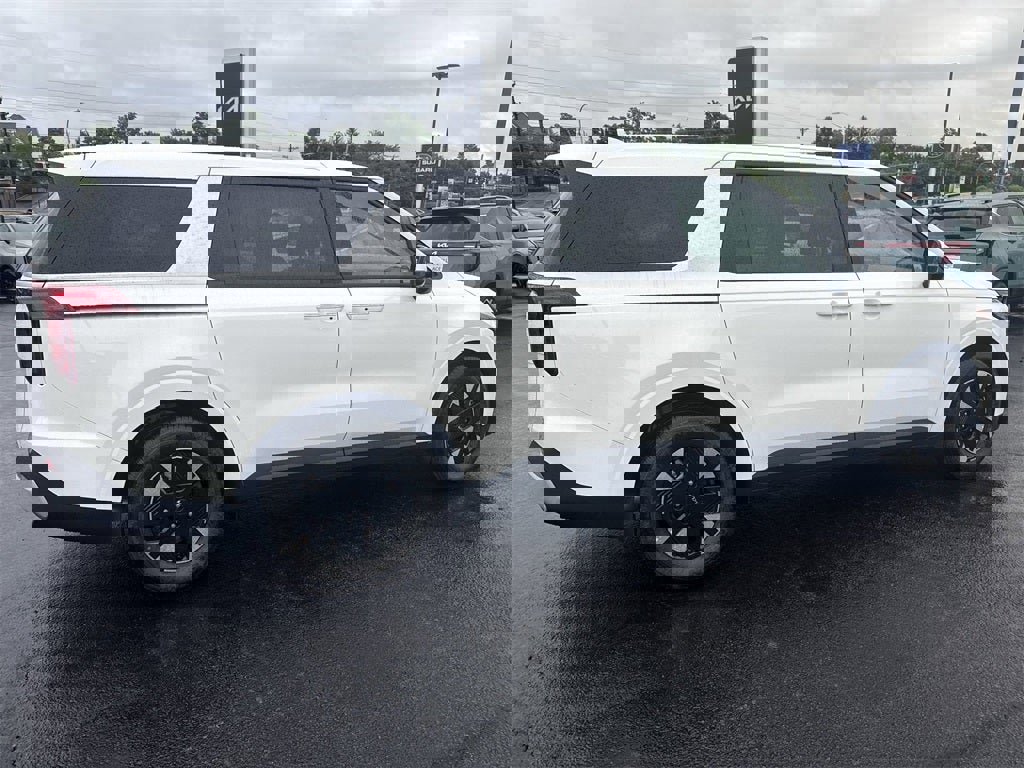 New 2026 Kia Carnival LXS image 4