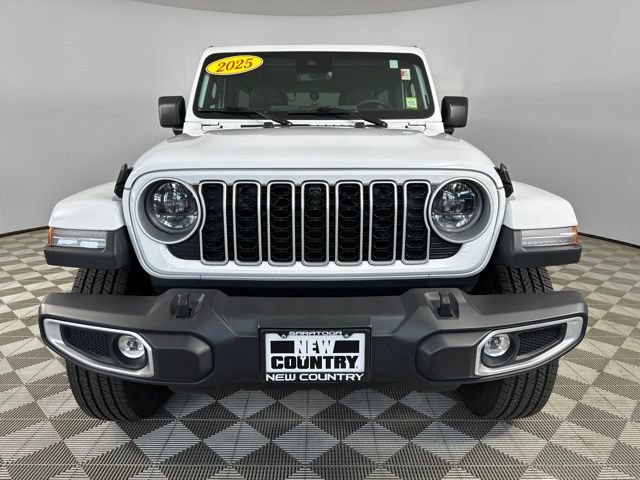 Used 2025 Jeep Wrangler Unlimited Sahara AWD/4WD image 9