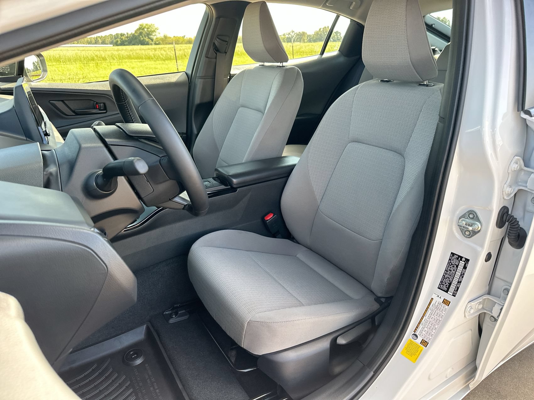 Used 2025 Toyota Prius LE FWD image 11