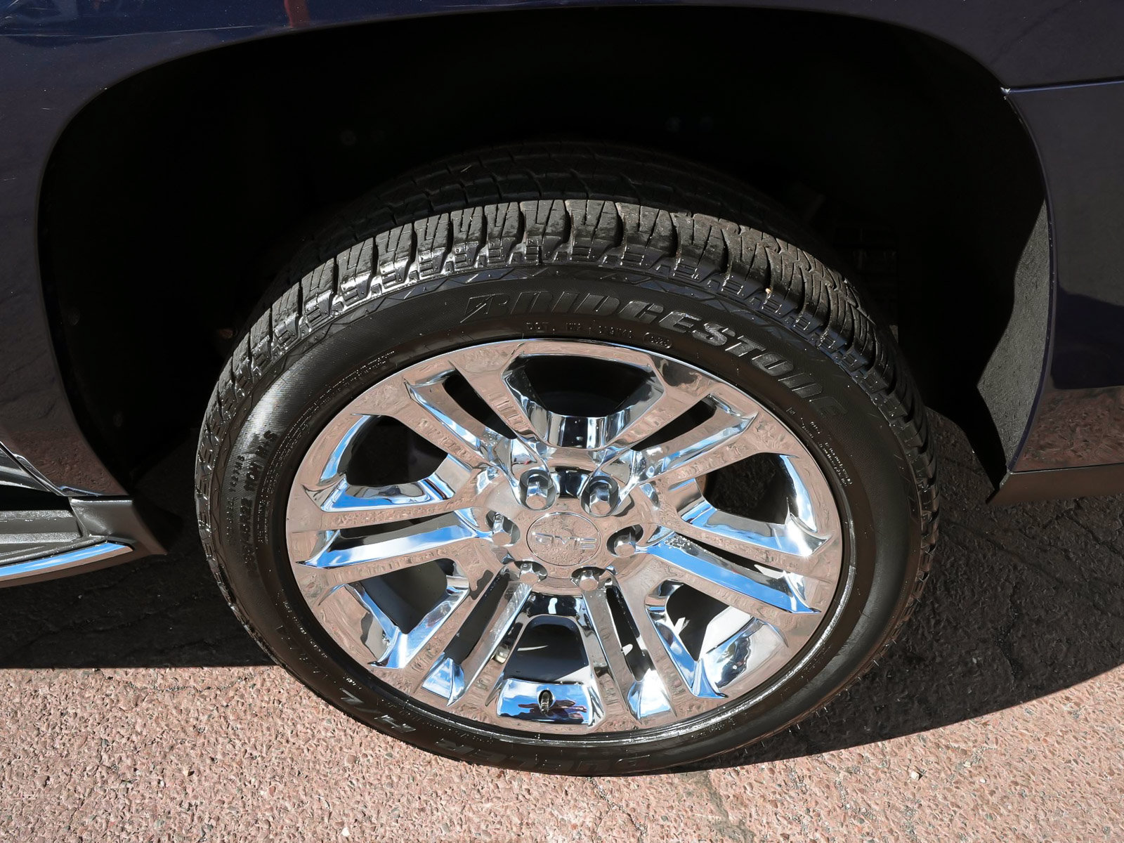 Used 2018 GMC Yukon XL SLT w/ Premium Edition AWD/4WD image 9