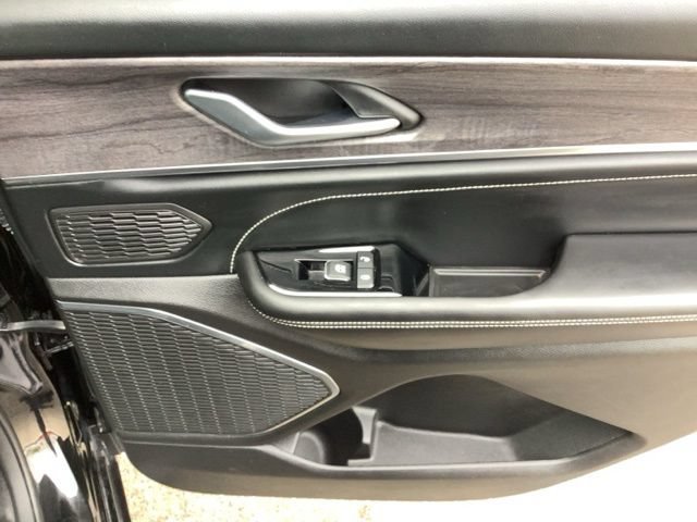 Used 2023 Jeep Grand Cherokee L Overland AWD/4WD image 17
