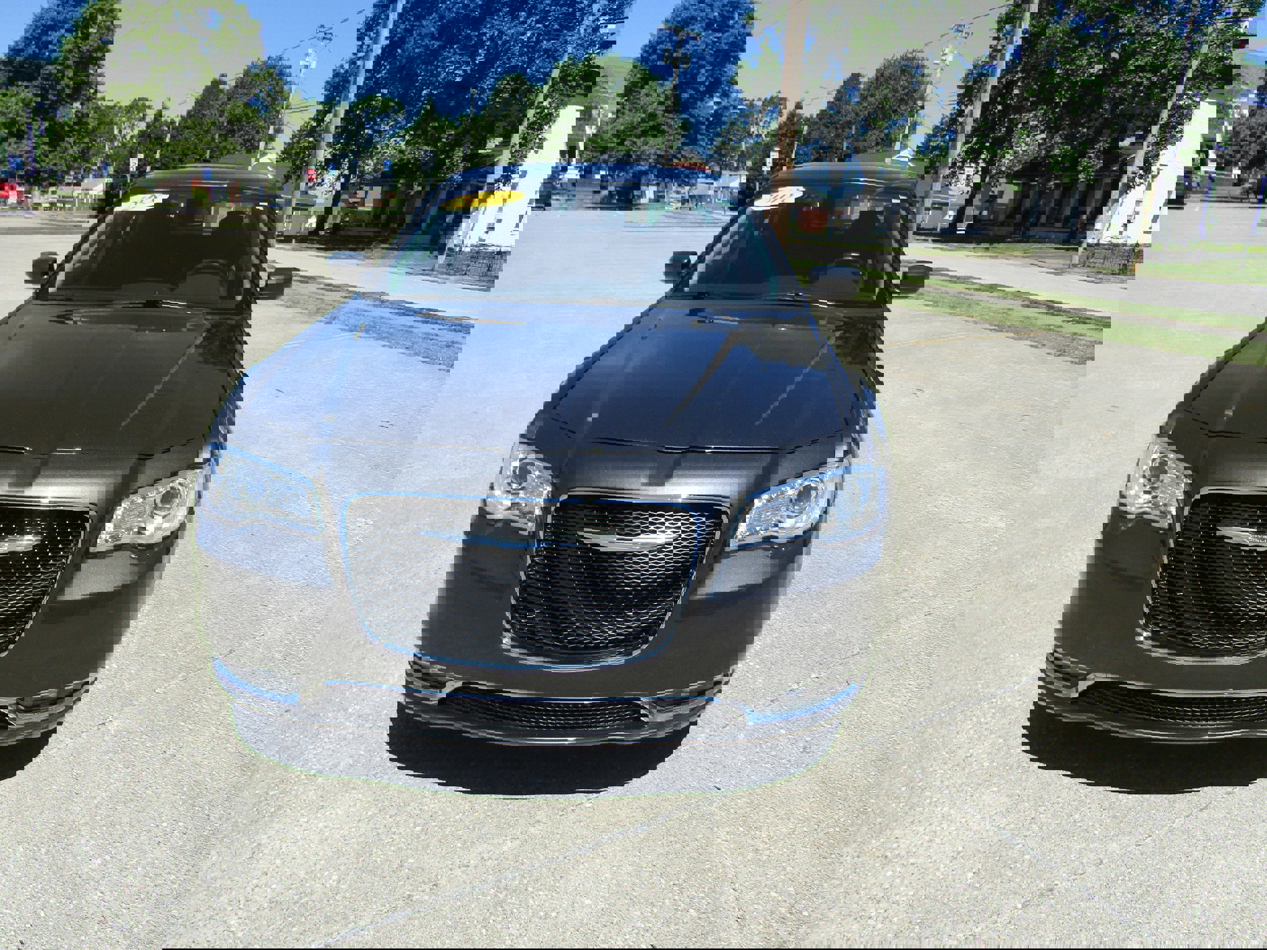 Used 2018 Chrysler 300 Touring w/ Driver Convenience Group image 8