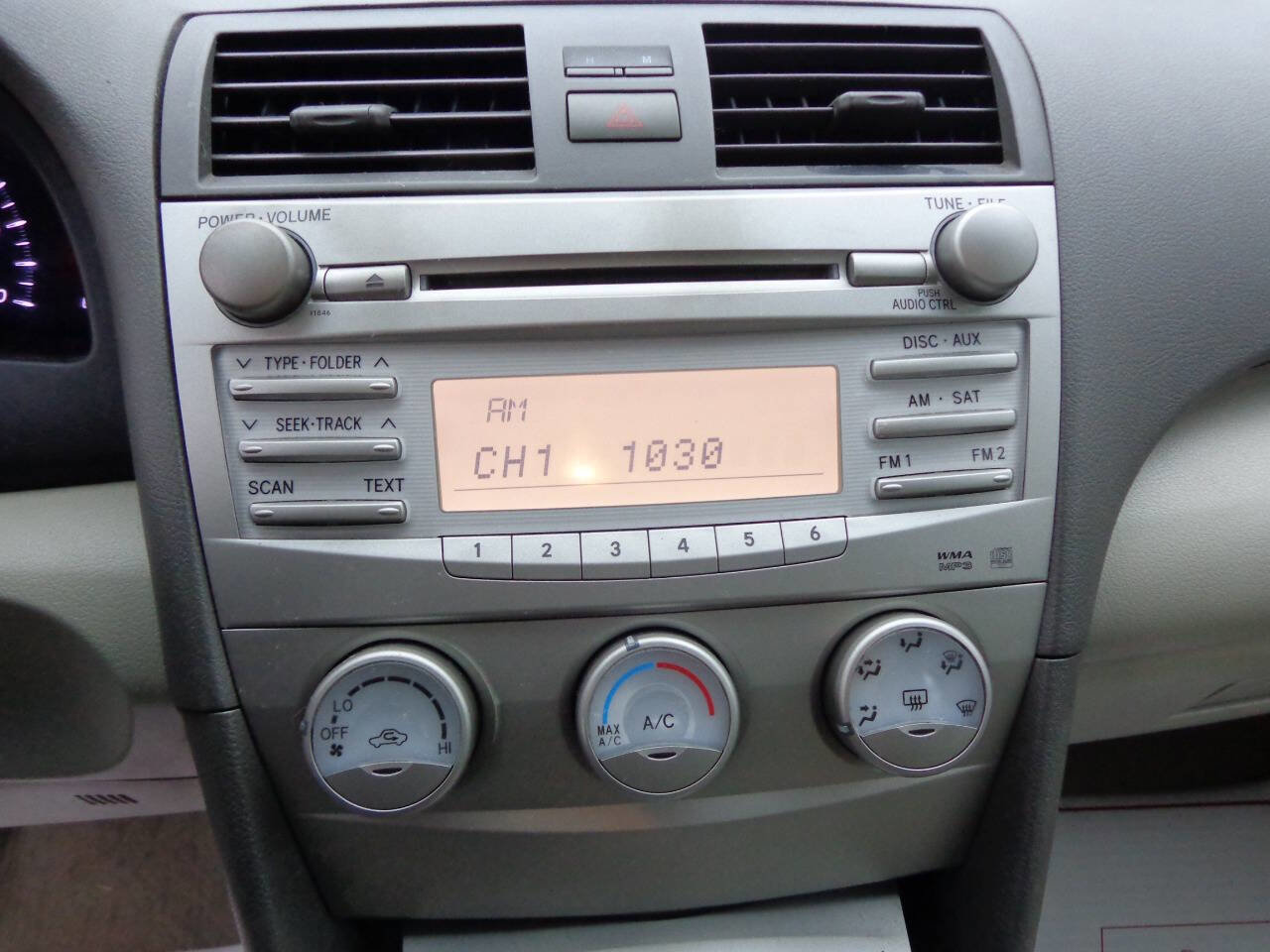 Used 2011 Toyota Camry LE image 17