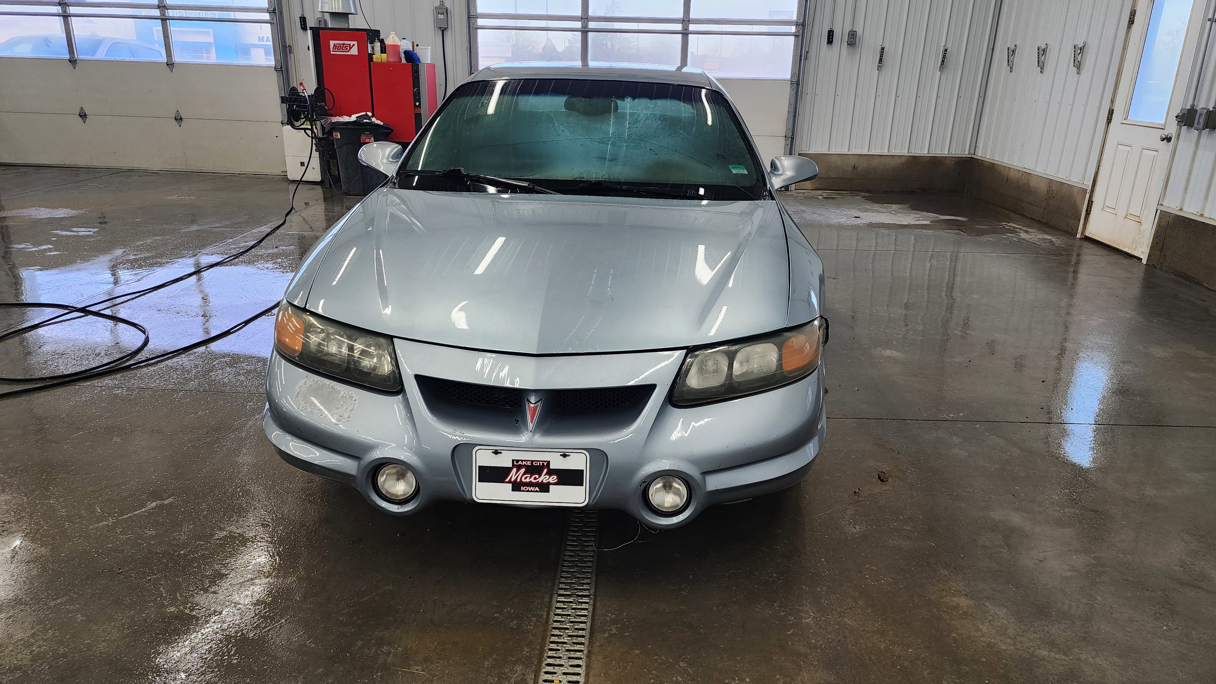 Used 2003 Pontiac Bonneville SLE image 2