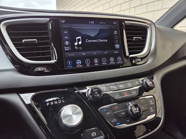Used 2020 Chrysler Pacifica Touring-L Plus w/ Advanced Safetytec Group FWD image 43