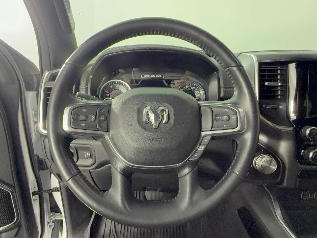 Used 2023 RAM 1500 Laramie AWD/4WD image 10