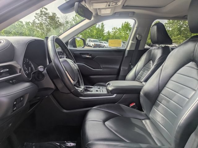 Used 2023 Toyota Highlander XLE AWD/4WD image 15