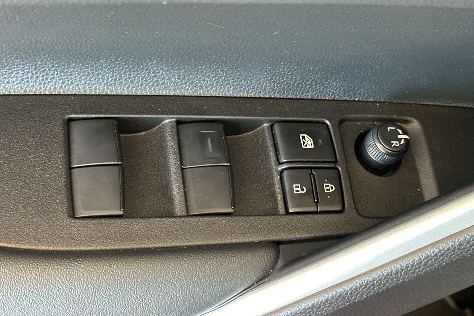 Used 2025 Toyota Corolla Cross AWD Hybrid image 11