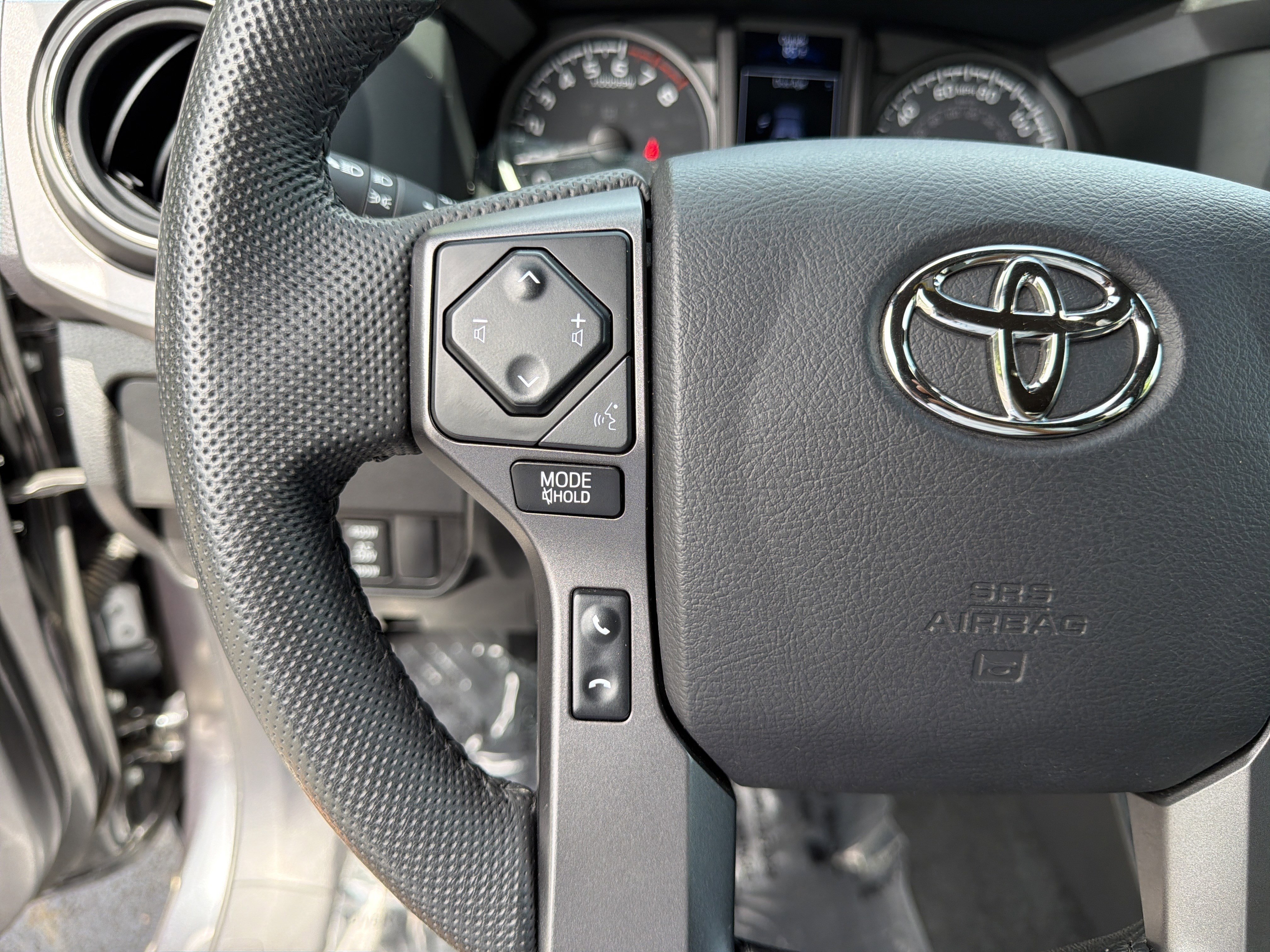 Used 2022 Toyota Tacoma TRD Sport AWD/4WD image 23