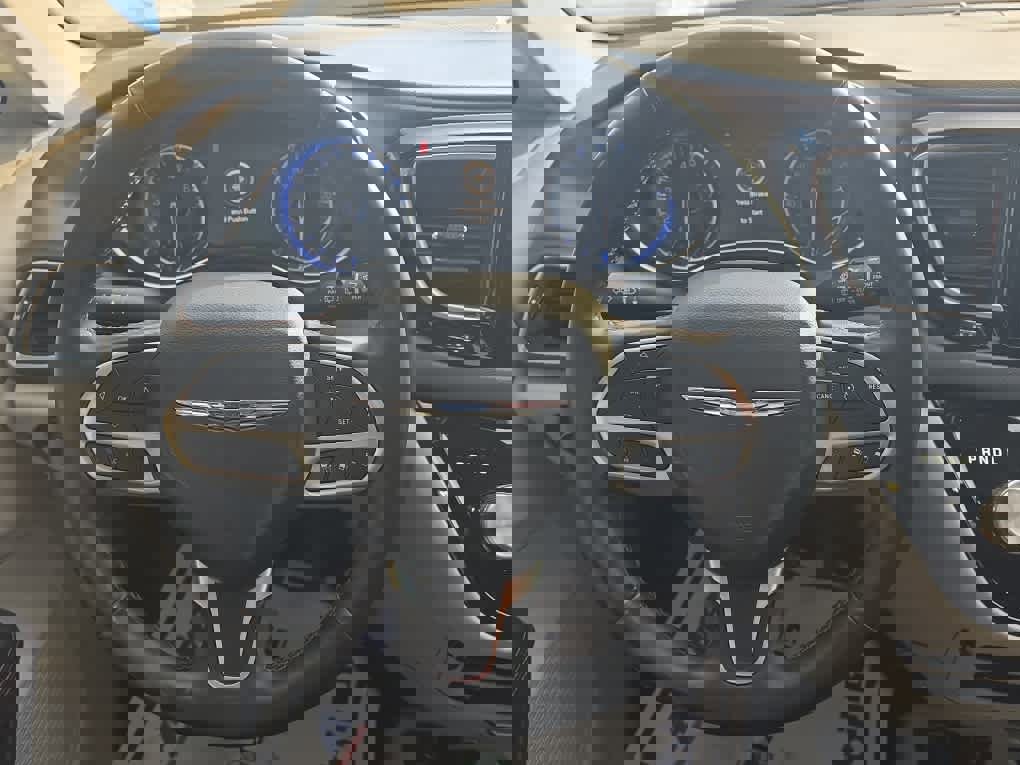 Used 2018 Chrysler Pacifica Touring-L Plus w/ Advanced Safetytec Group image 9