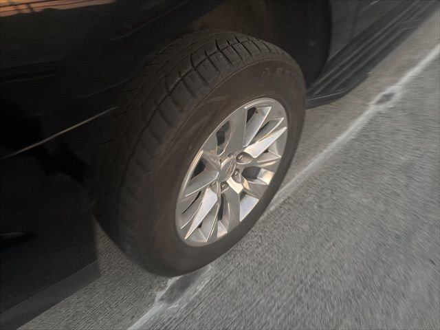 Used 2023 Chevrolet Suburban Premier image 8