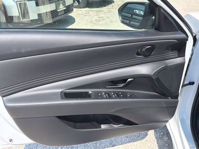 New 2026 Hyundai Elantra SEL Sport FWD image 18