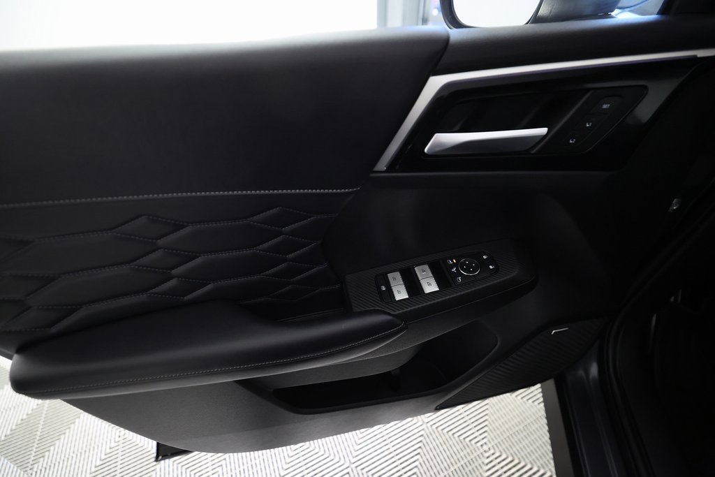 Used 2025 Mitsubishi Outlander SEL image 18