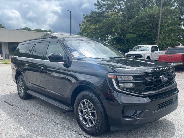 Used 2025 Ford Expedition Max Active RWD image 3