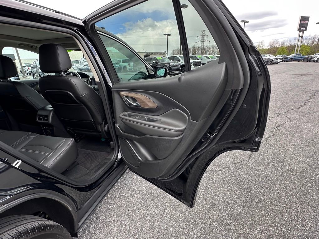 Used 2023 GMC Terrain Denali w/ Denali Premium Package AWD/4WD image 18