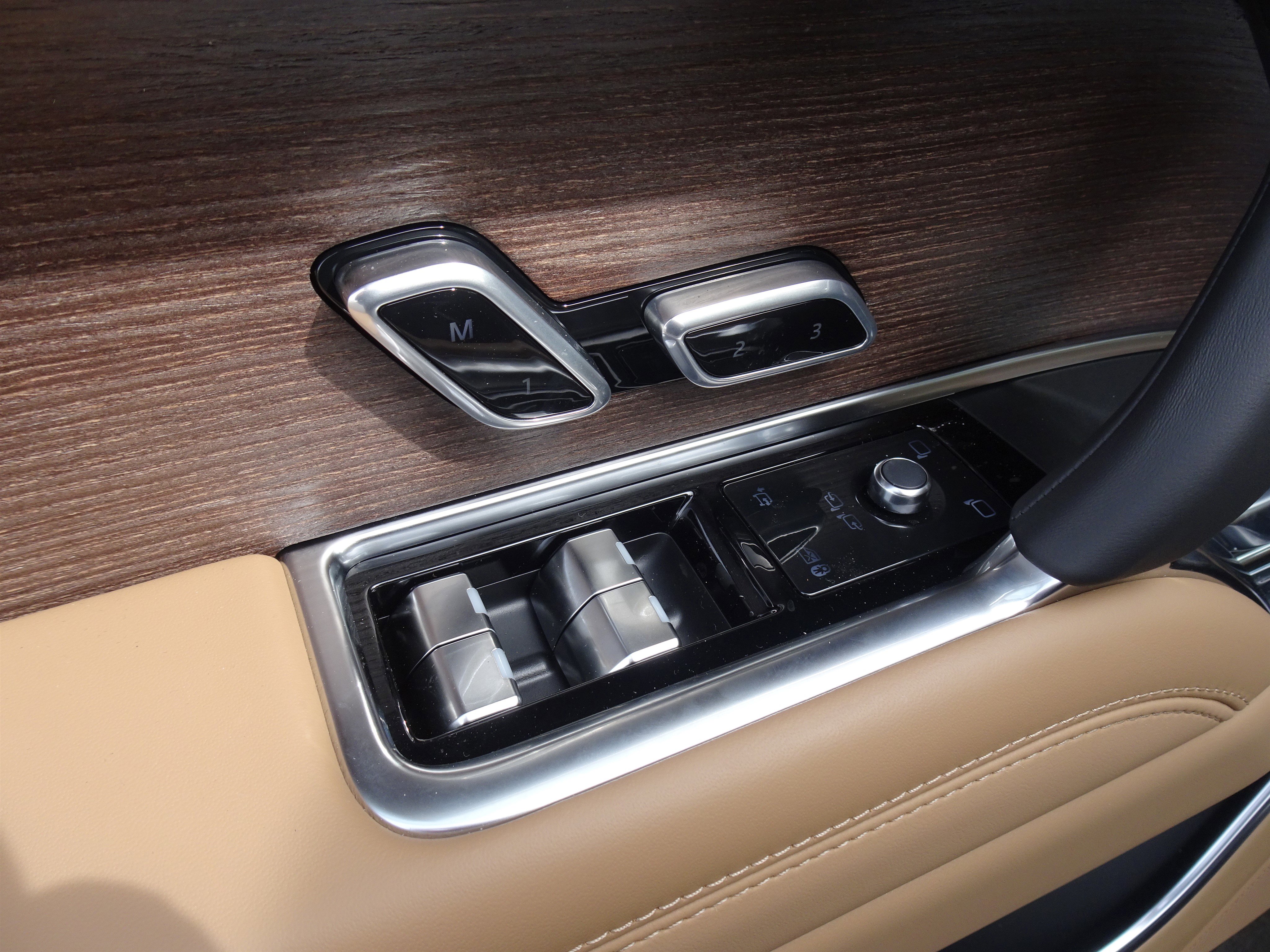 New 2026 Land Rover Range Rover Long Wheelbase SE image 19