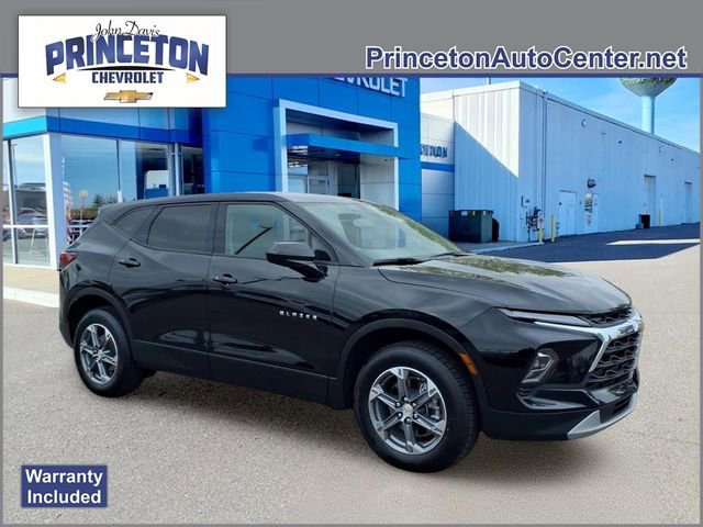 Used 2025 Chevrolet Blazer LT FWD image 1