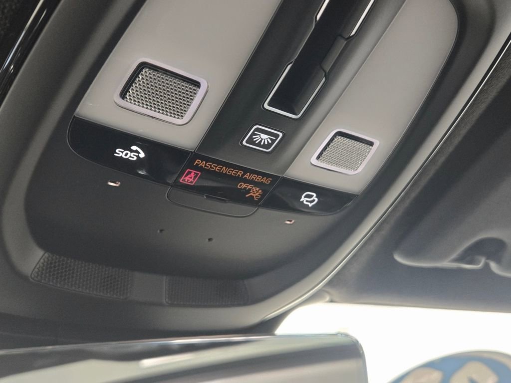 Certified 2023 Volvo XC40 B5 Ultimate w/ Climate Package image 25