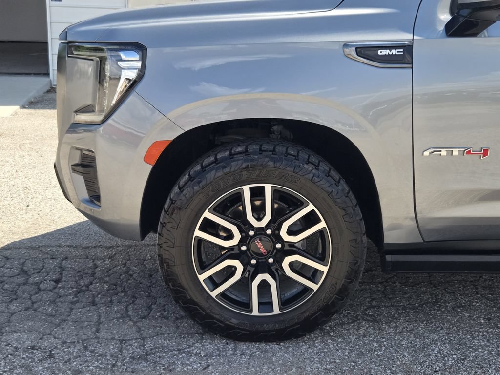 Used 2024 GMC Yukon AT4 w/ AT4 Premium Package AWD/4WD image 9