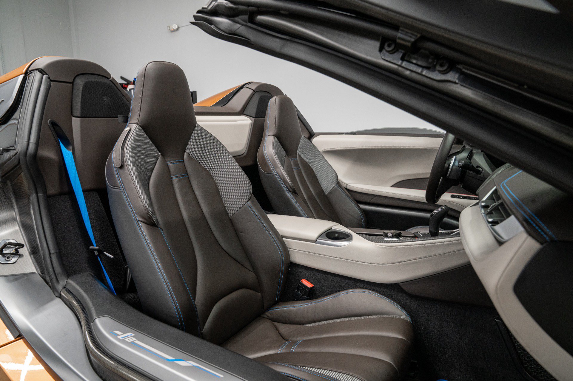 Used 2019 BMW i8 Roadster AWD/4WD image 22