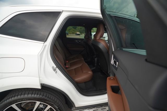 Used 2023 Volvo XC60 T8 Ultimate w/ Climate Package image 19