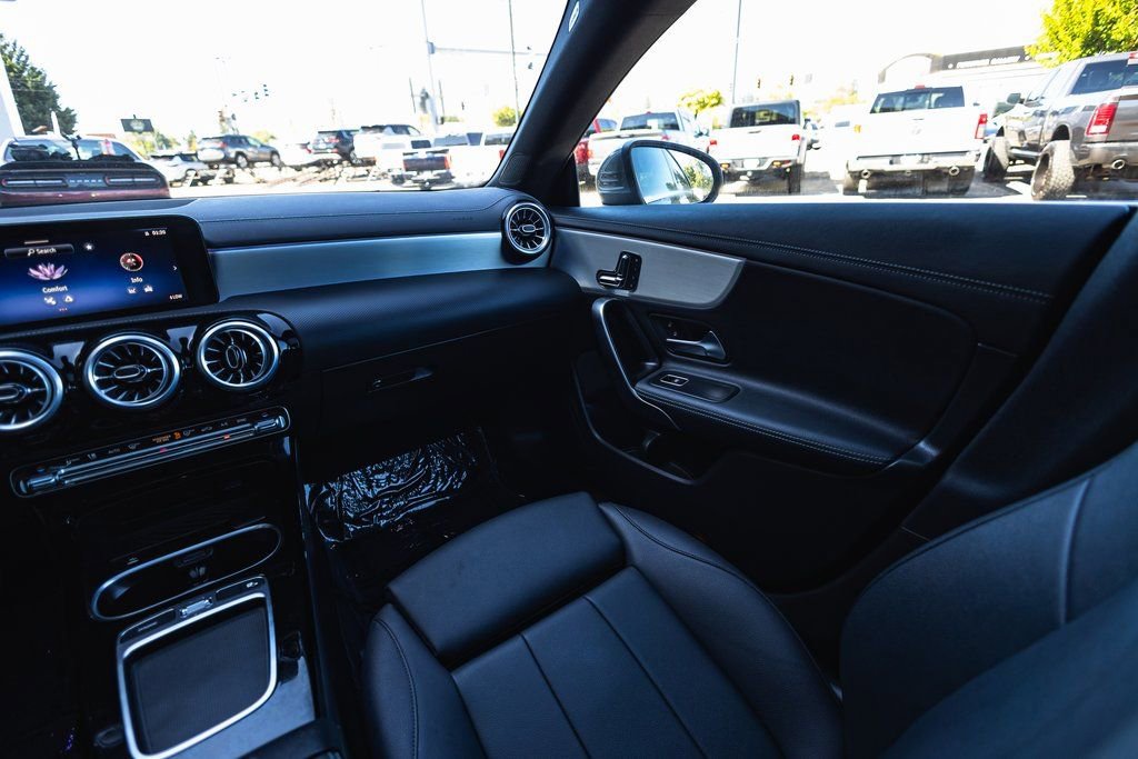 Used 2025 Mercedes-Benz CLA 250 4MATIC image 24