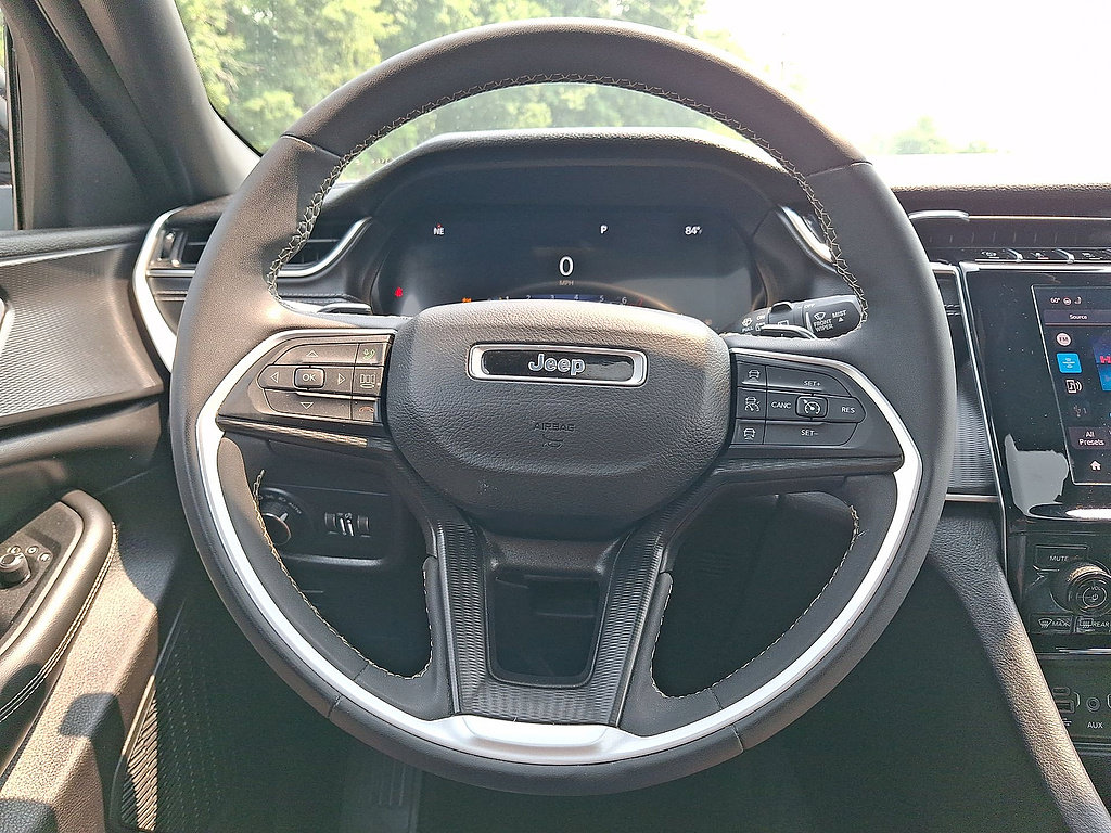 Used 2023 Jeep Grand Cherokee L Altitude AWD/4WD image 16