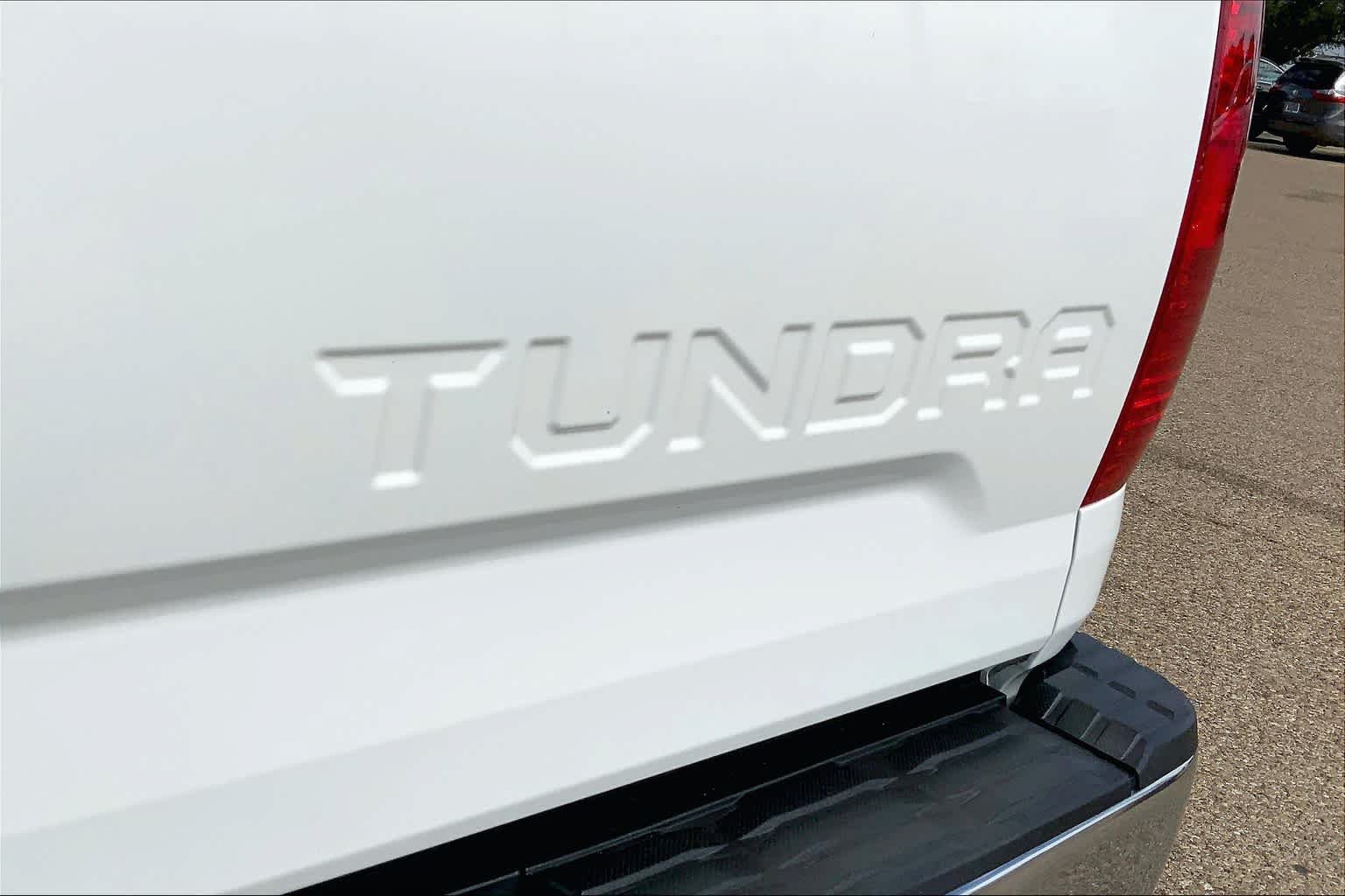Used 2020 Toyota Tundra SR5 w/ SR5 Upgrade Package AWD/4WD image 30