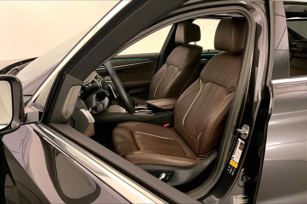Used 2021 BMW 540i xDrive w/ Executive Package AWD/4WD image 13