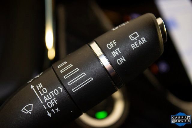 Used 2025 Cadillac XT6 Premium Luxury image 29