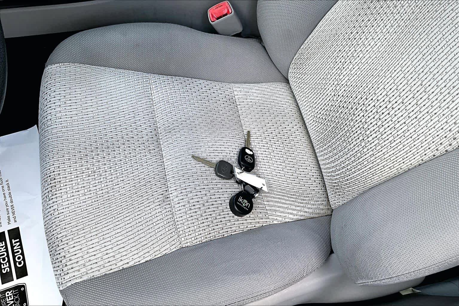 Used 2012 Toyota Camry LE FWD image 13