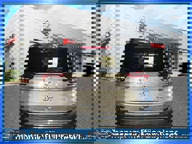 Used 2023 Nissan Rogue SL image 8