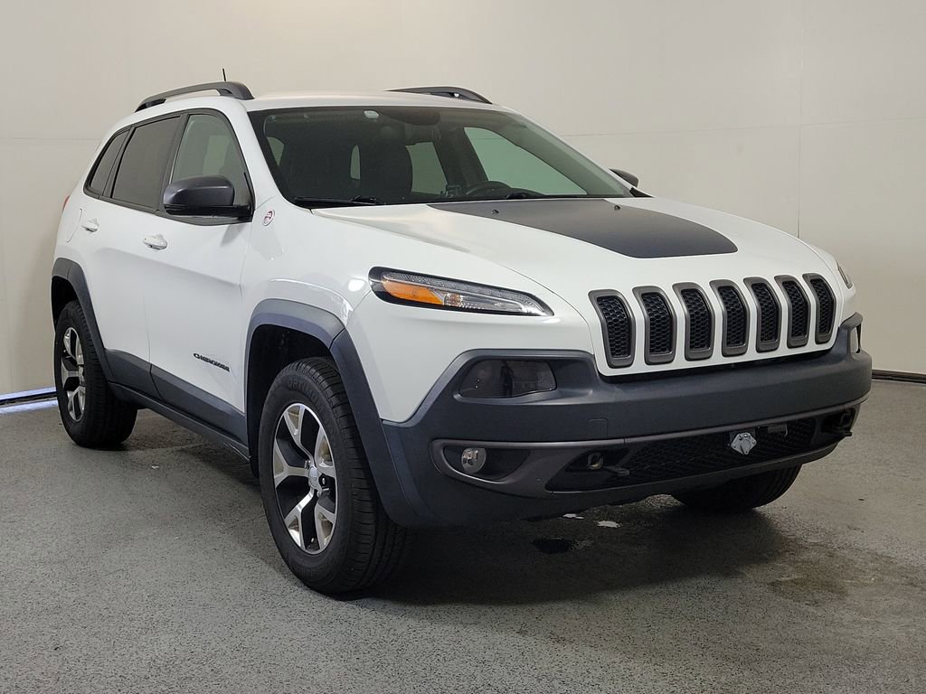 Used 2017 Jeep Cherokee Trailhawk AWD/4WD image 1