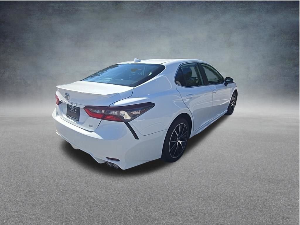 Used 2023 Toyota Camry SE FWD image 5